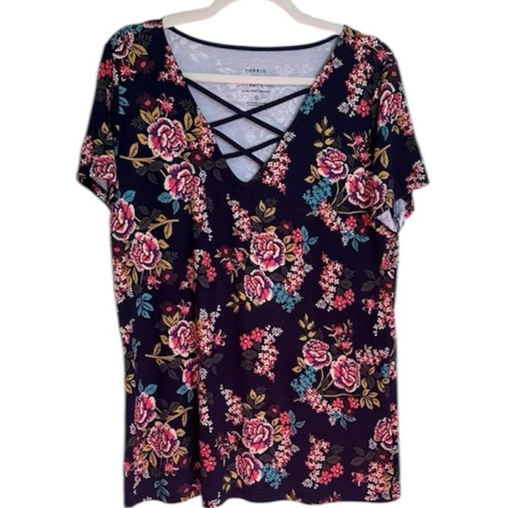Torrid Navy Floral T-Shirt Size Large